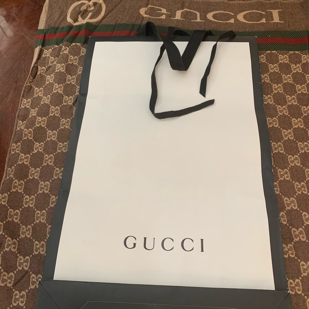 Gucci shopping paper bag 💼